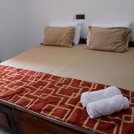 Happy Tuna Guesthouse Hikkaduwa Bagian luar foto