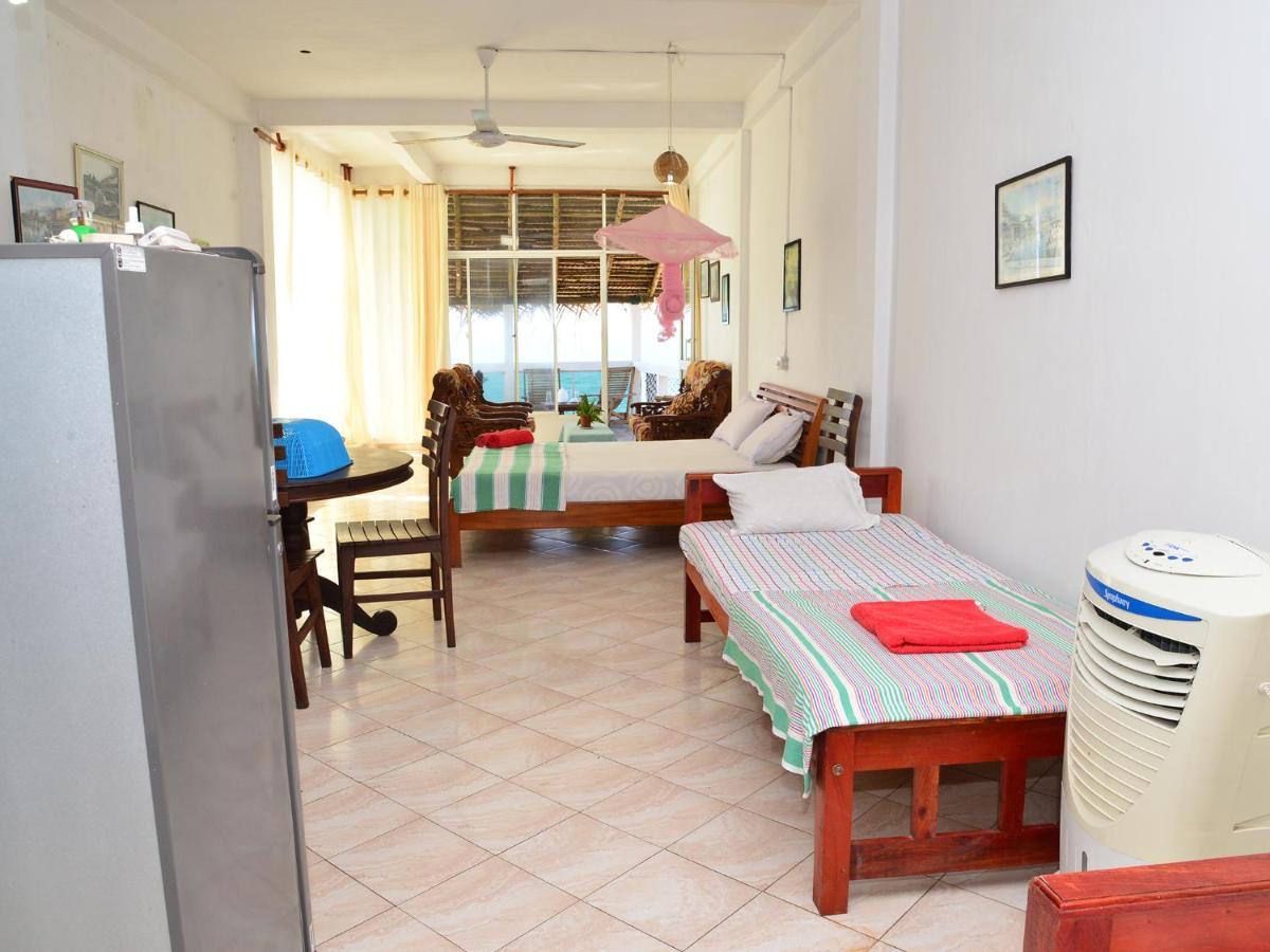 Happy Tuna Guesthouse Hikkaduwa Bagian luar foto