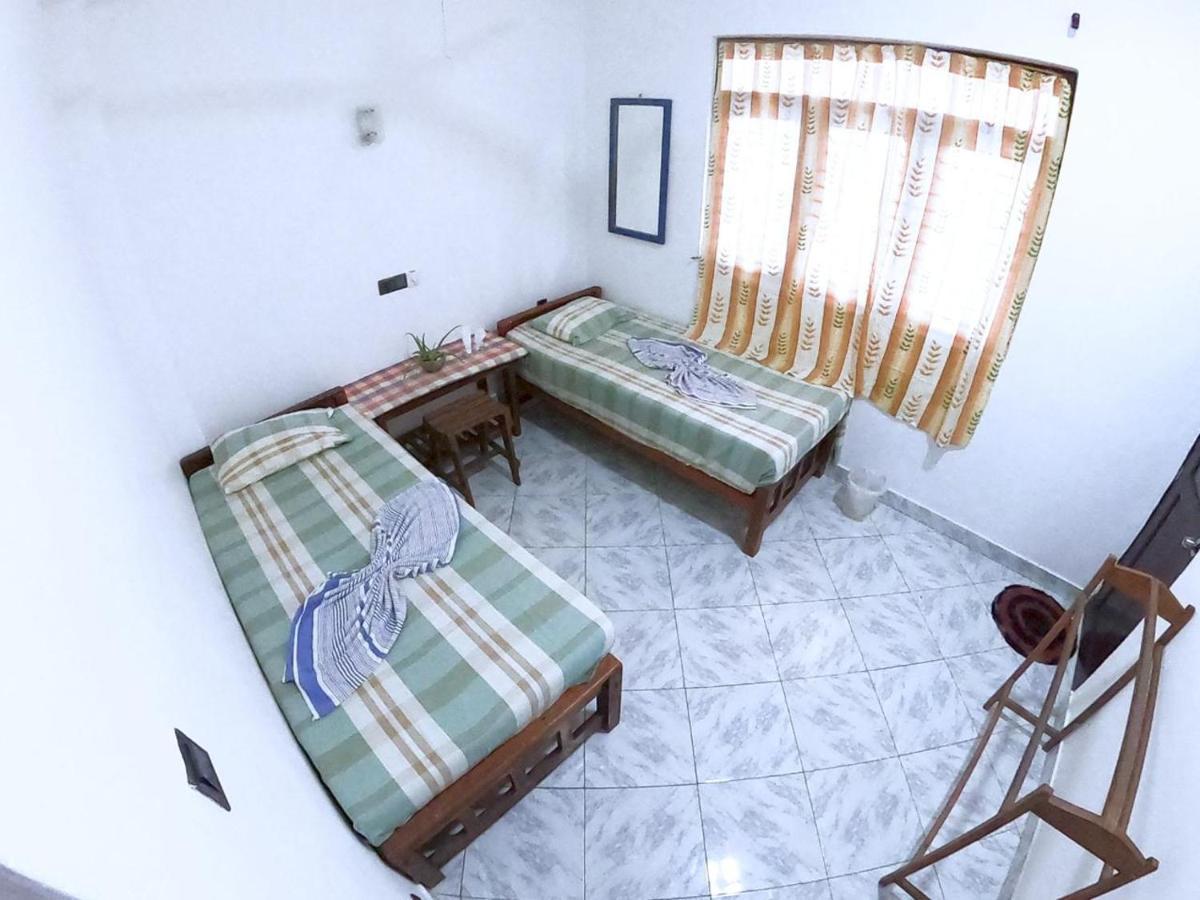 Happy Tuna Guesthouse Hikkaduwa Bagian luar foto