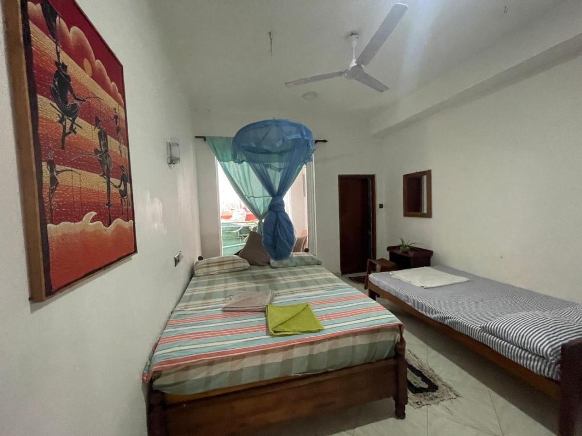 Happy Tuna Guesthouse Hikkaduwa Bagian luar foto