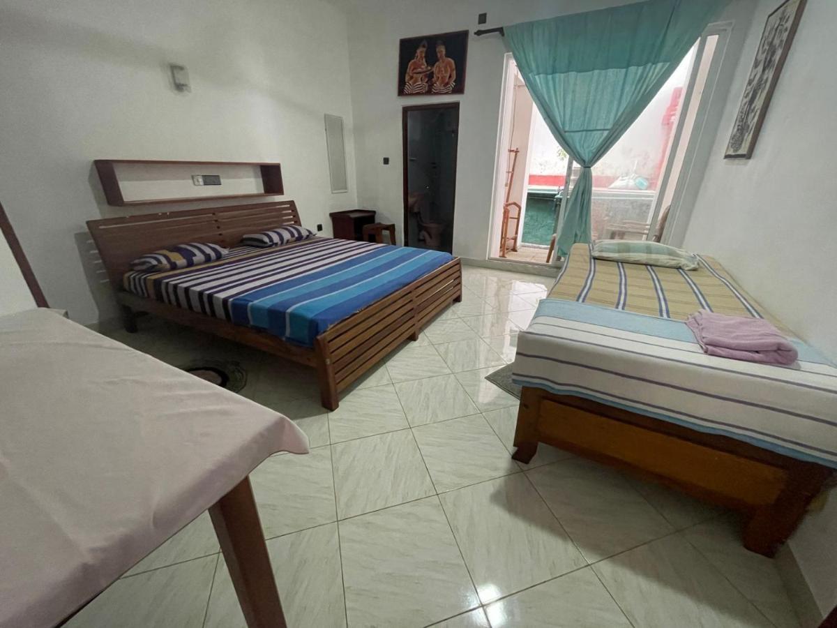 Happy Tuna Guesthouse Hikkaduwa Bagian luar foto