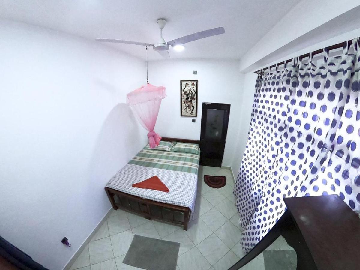 Happy Tuna Guesthouse Hikkaduwa Bagian luar foto