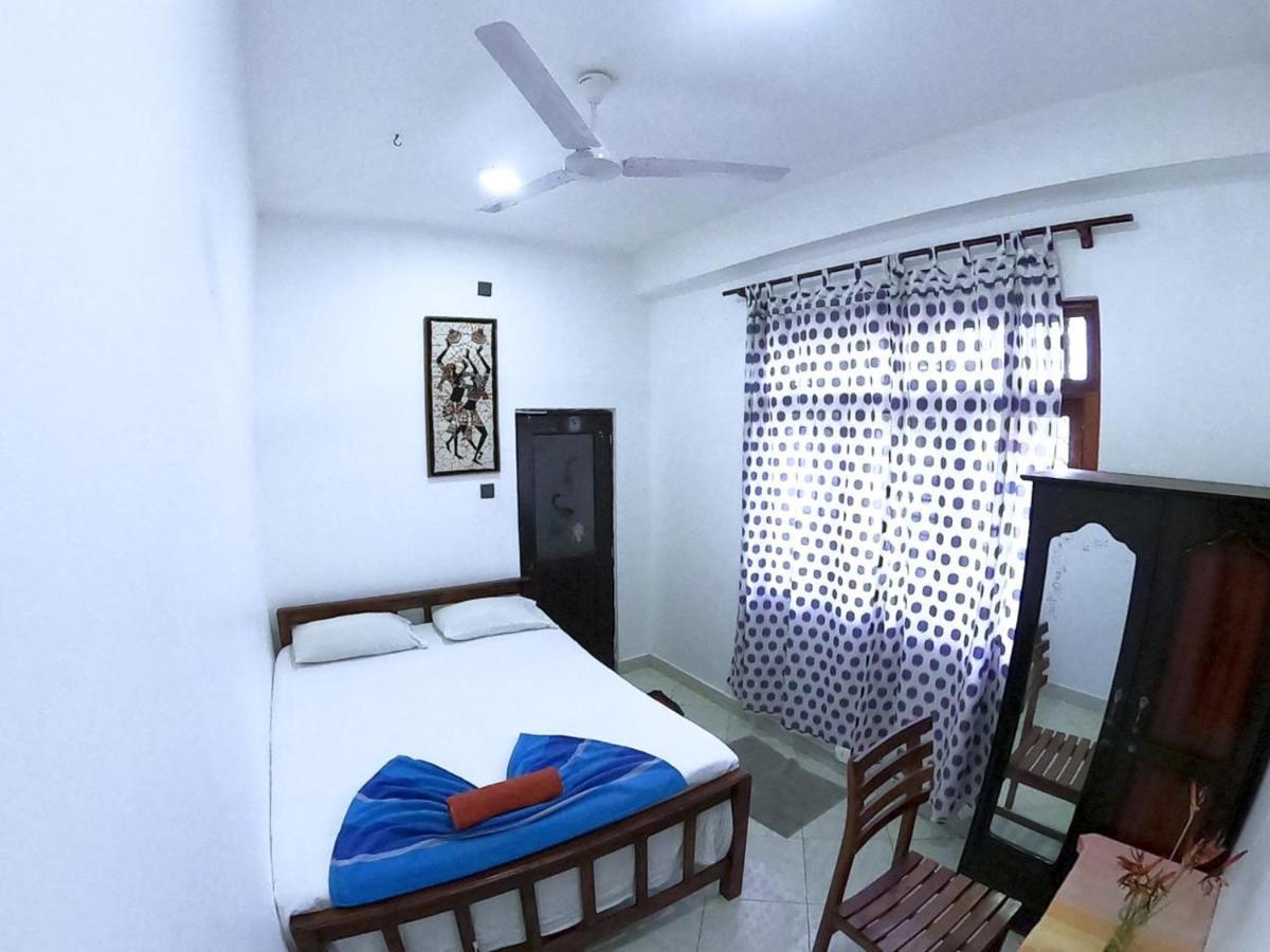 Happy Tuna Guesthouse Hikkaduwa Bagian luar foto