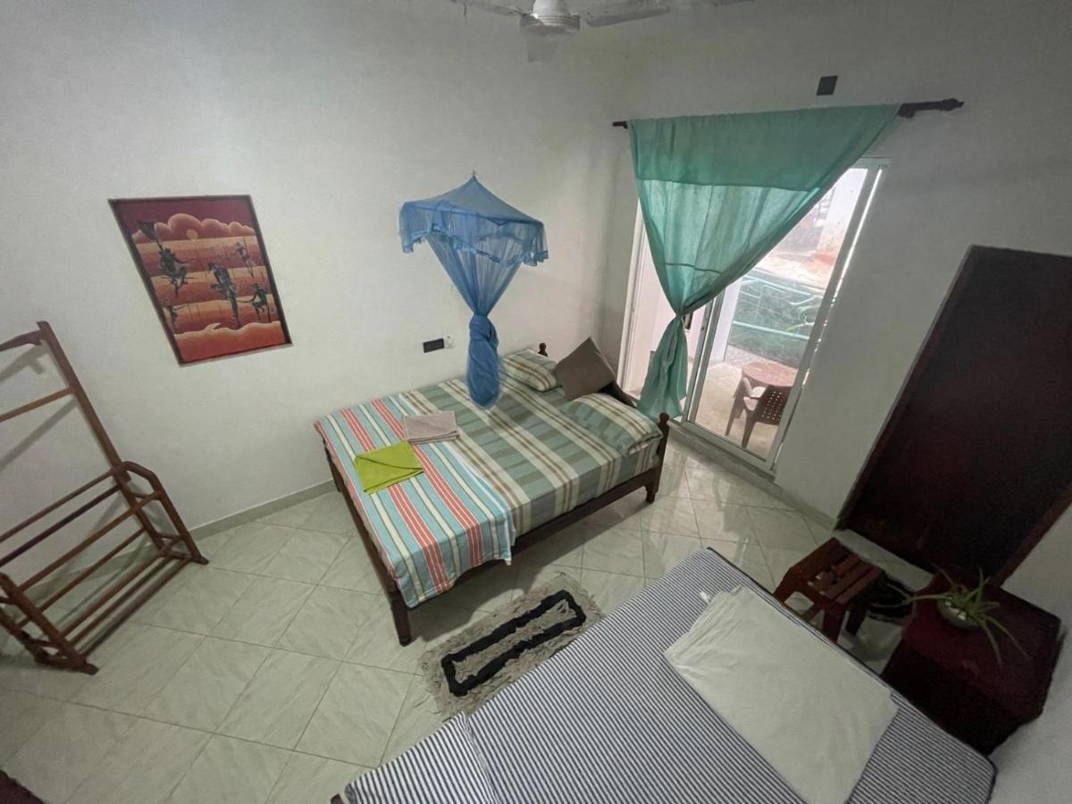 Happy Tuna Guesthouse Hikkaduwa Bagian luar foto