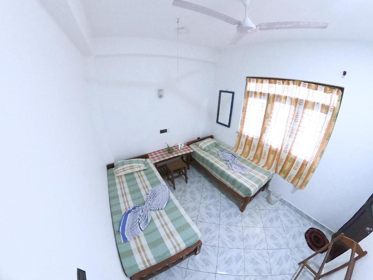 Happy Tuna Guesthouse Hikkaduwa Bagian luar foto