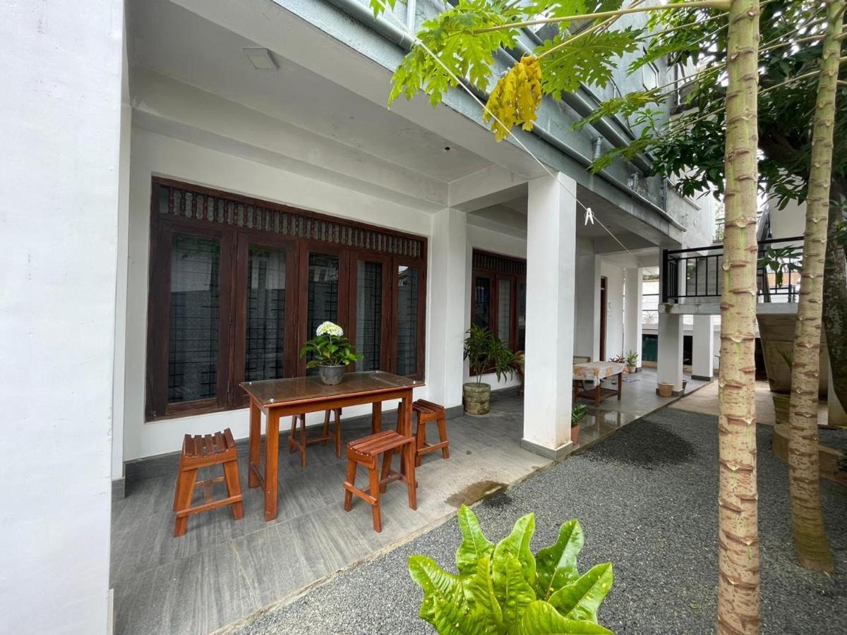 Happy Tuna Guesthouse Hikkaduwa Bagian luar foto