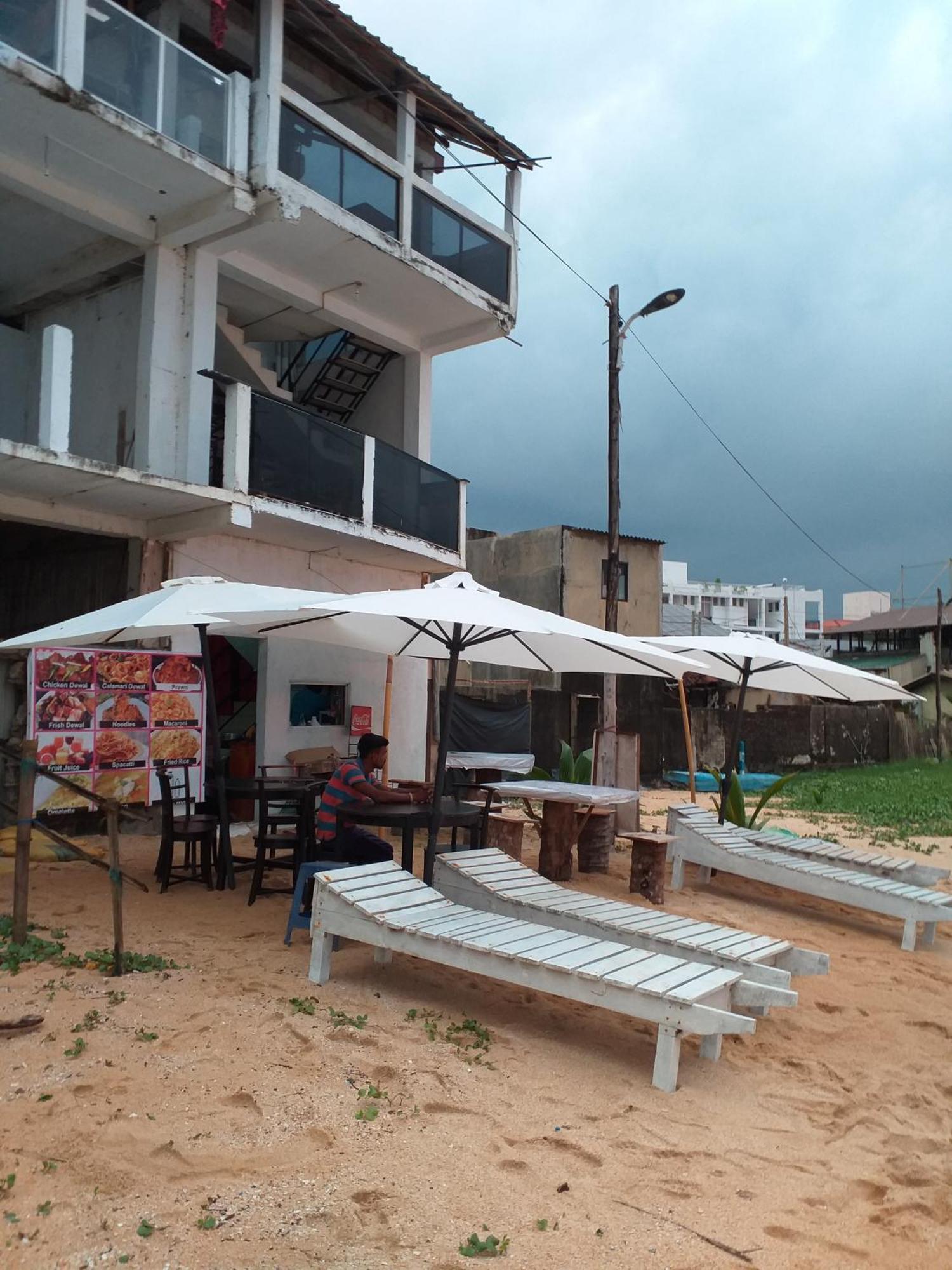 Happy Tuna Guesthouse Hikkaduwa Bagian luar foto