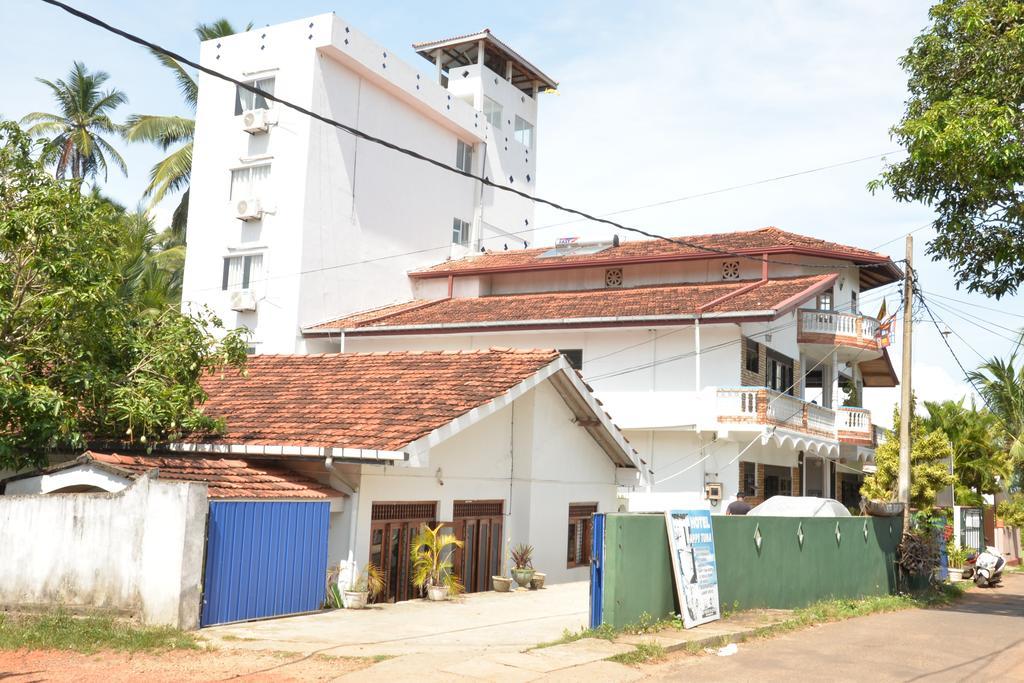 Happy Tuna Guesthouse Hikkaduwa Bagian luar foto