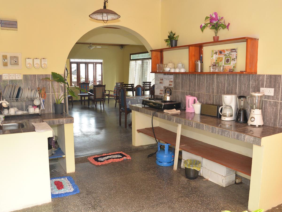 Happy Tuna Guesthouse Hikkaduwa Bagian luar foto