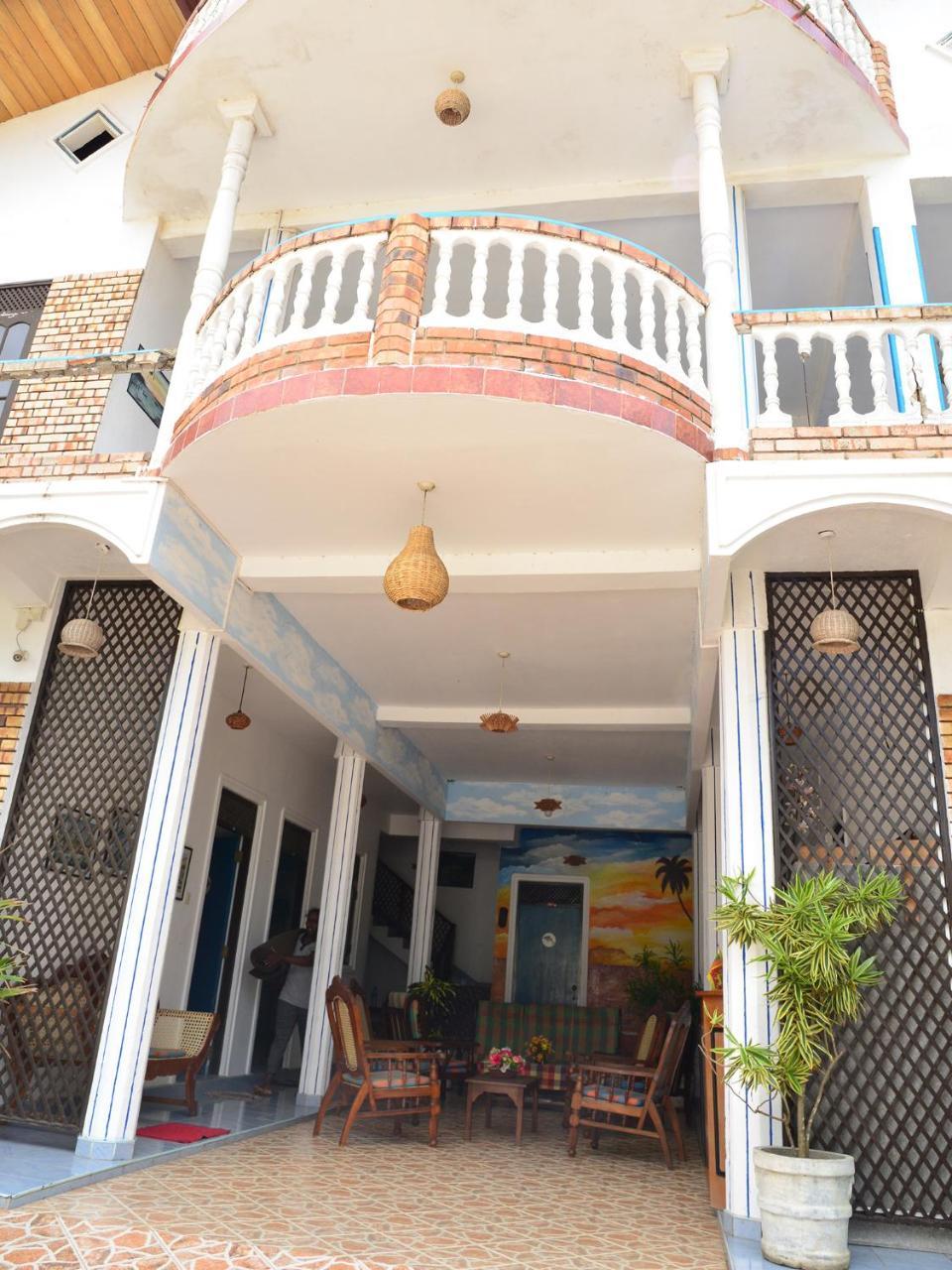 Happy Tuna Guesthouse Hikkaduwa Bagian luar foto
